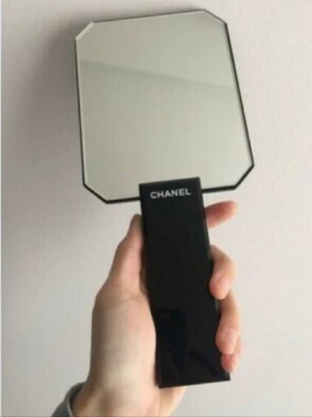 New CHANEL BEAUTE Handheld Vanity Makeup Mirror